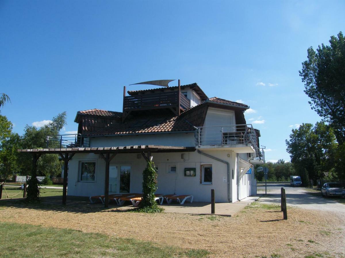 Beach Resident Balatonszárszó Eksteriør bilde